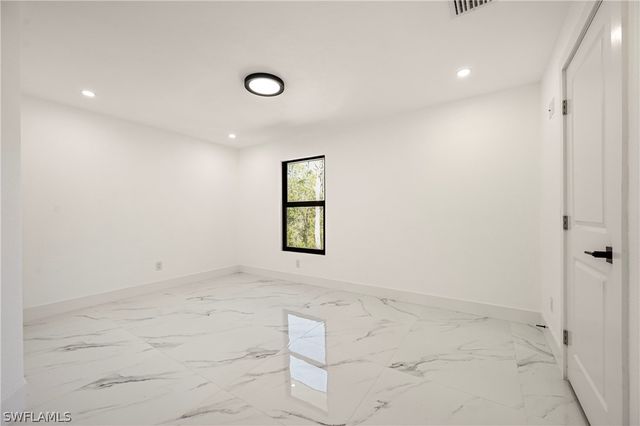 240 33rd AVE NE, Naples, FL 34120