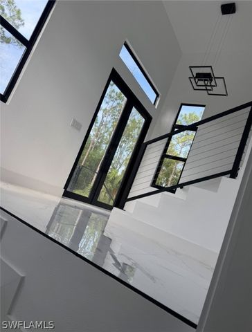 240 33rd AVE NE, Naples, FL 34120