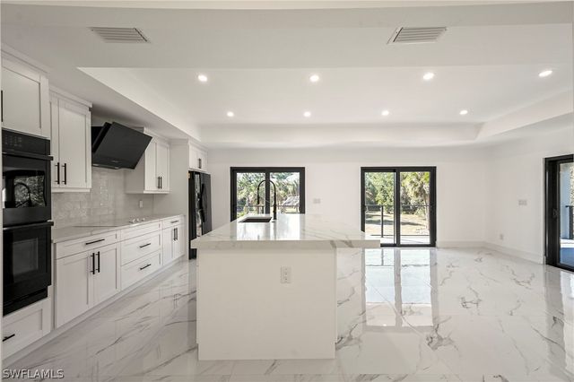 240 33rd AVE NE, Naples, FL 34120