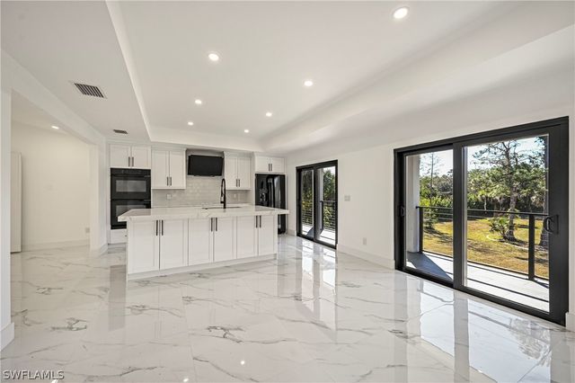 240 33rd AVE NE, Naples, FL 34120