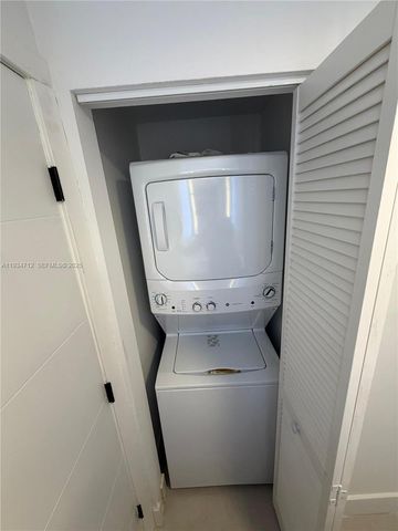 1547 NW 2nd St 202, Miami, FL 33125