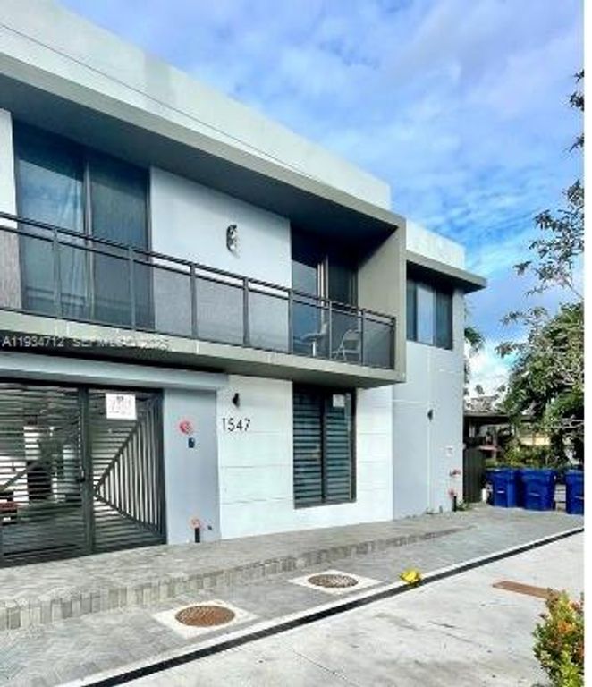 1547 NW 2nd St 202, Miami, FL 33125