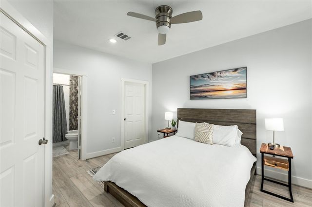 294 Debbie Lane, Dickinson, TX 77539