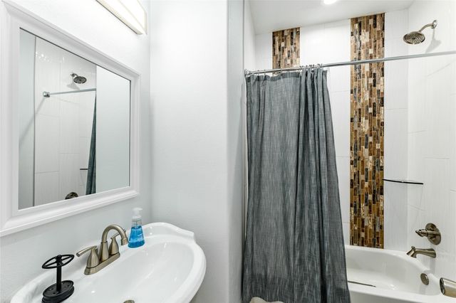 294 Debbie Lane, Dickinson, TX 77539