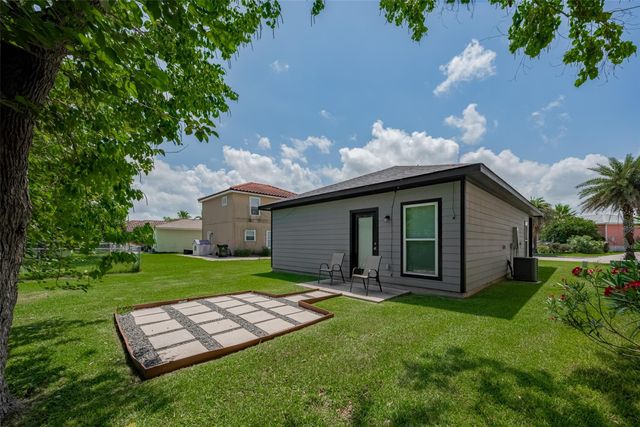 294 Debbie Lane, Dickinson, TX 77539