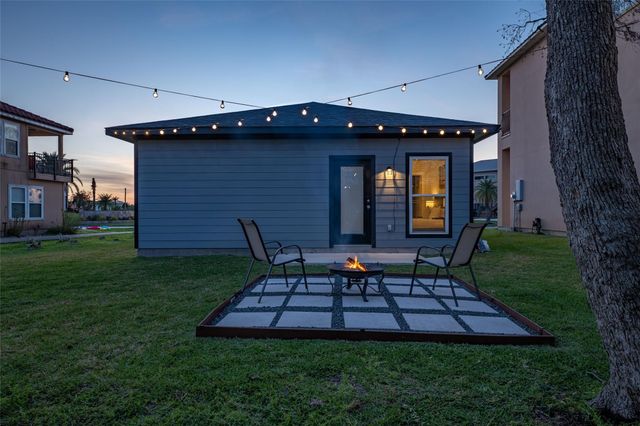 294 Debbie Lane, Dickinson, TX 77539