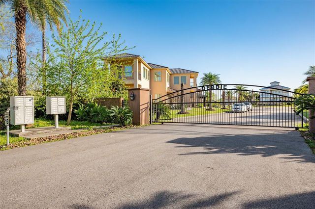 294 Debbie Lane, Dickinson, TX 77539