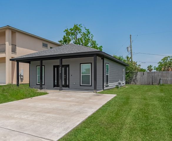 294 Debbie Lane, Dickinson, TX 77539
