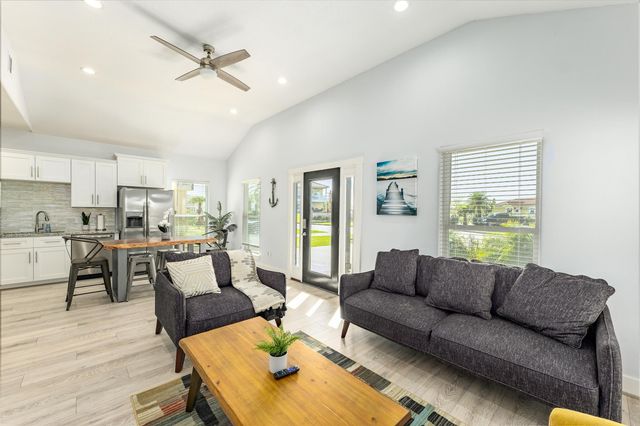 294 Debbie Lane, Dickinson, TX 77539