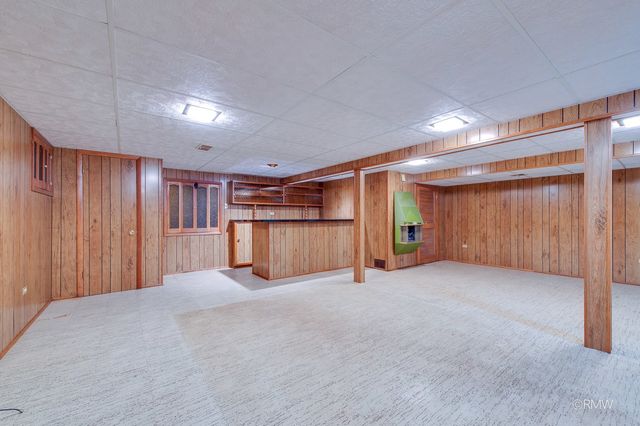 910 S Robert Drive, Mount Prospect, IL 60056