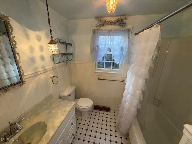 411 Fairview Heights Drive, Toronto, OH 43964