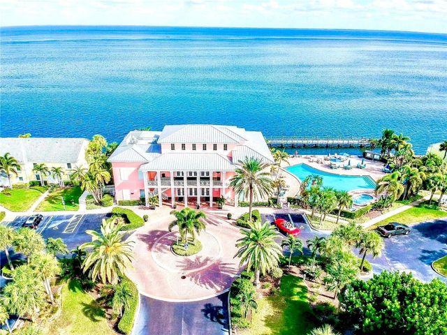 5285 COQUINA KEY DRIVE SE C, St Petersburg, FL 33705