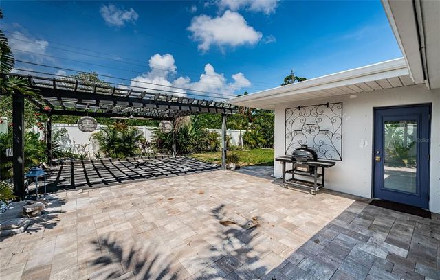 333 BELLEAIR DRIVE NE, St Petersburg, FL 33704