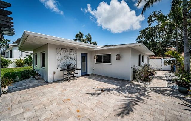333 BELLEAIR DRIVE NE, St Petersburg, FL 33704