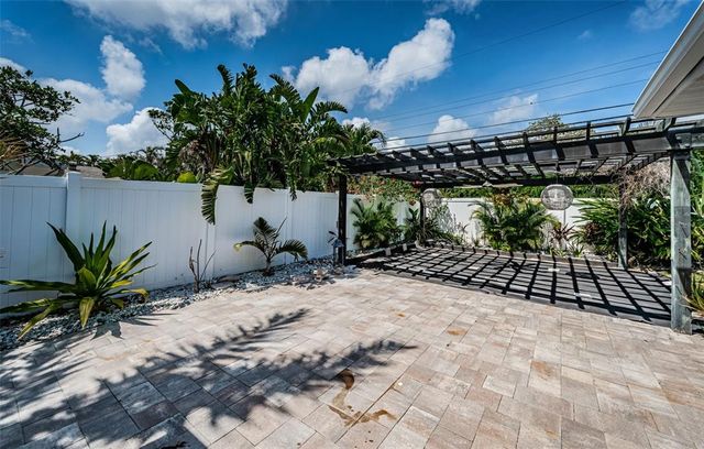 333 BELLEAIR DRIVE NE, St Petersburg, FL 33704