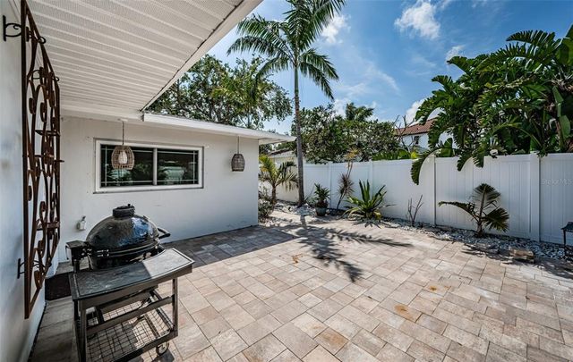 333 BELLEAIR DRIVE NE, St Petersburg, FL 33704