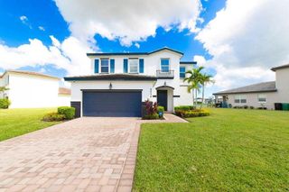 8204 NW Greenbank Circle, Port St Lucie, FL 34987