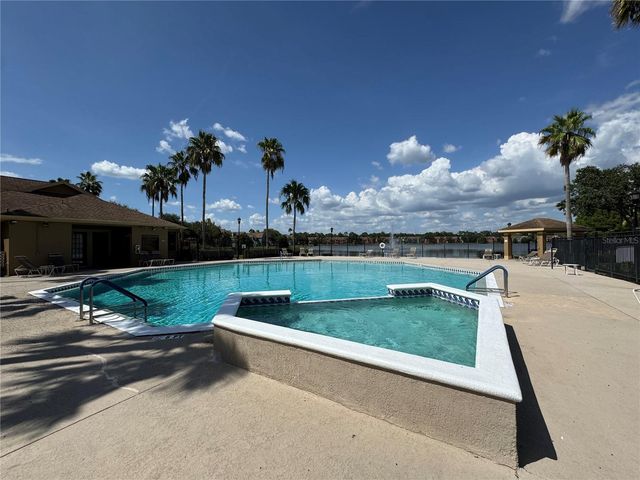 9288 LAKE CHASE ISLAND WAY, Tampa, FL 33626