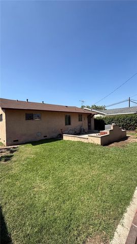 20836 Hawaiian Ave., Lakewood, CA 90715