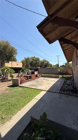 20836 Hawaiian Ave., Lakewood, CA 90715