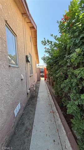20836 Hawaiian Ave., Lakewood, CA 90715