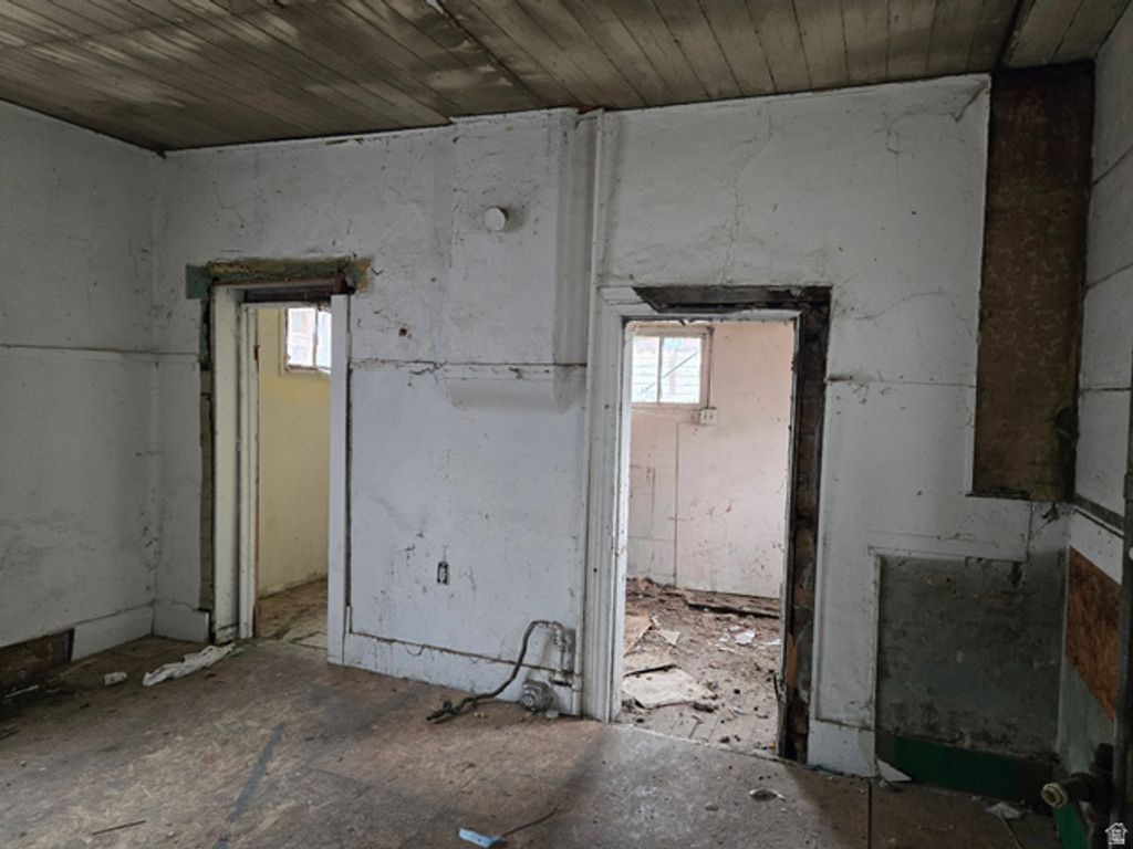 Image 6 of property listing at 225 W FERN AVE, Salt Lake City, UT 84103