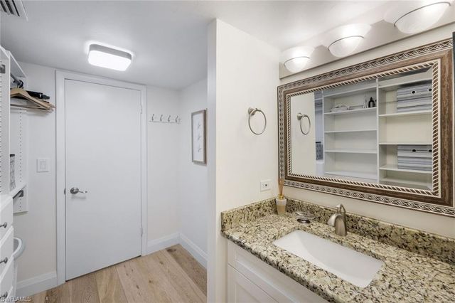 5 Bluebill AVE 208, Naples, FL 34108
