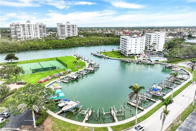 5 Bluebill AVE 208, Naples, FL 34108