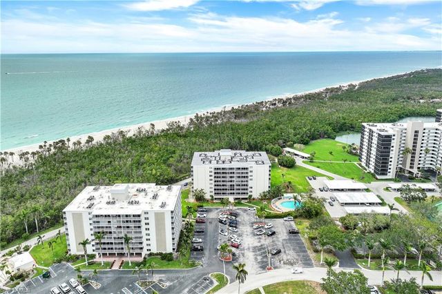 5 Bluebill AVE 208, Naples, FL 34108
