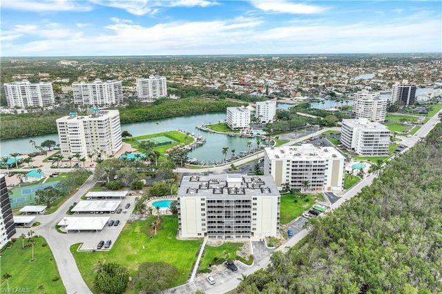 5 Bluebill AVE 208, Naples, FL 34108