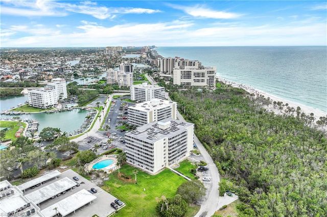 5 Bluebill AVE 208, Naples, FL 34108