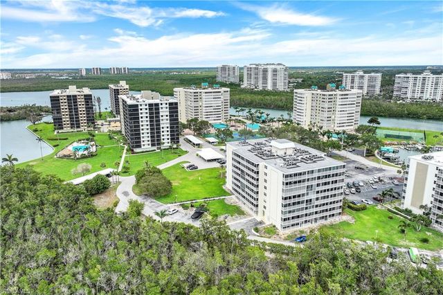 5 Bluebill AVE 208, Naples, FL 34108