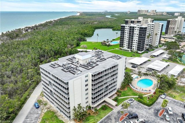 5 Bluebill AVE 208, Naples, FL 34108