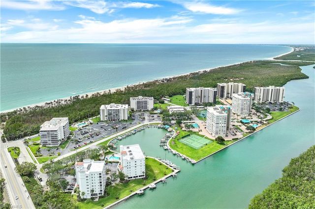 5 Bluebill AVE 208, Naples, FL 34108