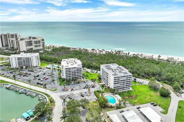 5 Bluebill AVE 208, Naples, FL 34108