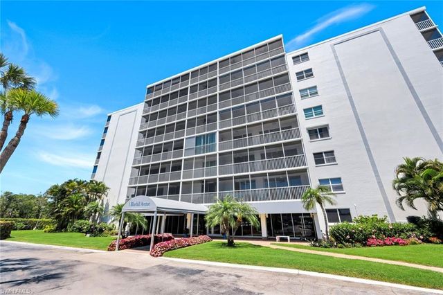5 Bluebill AVE 208, Naples, FL 34108