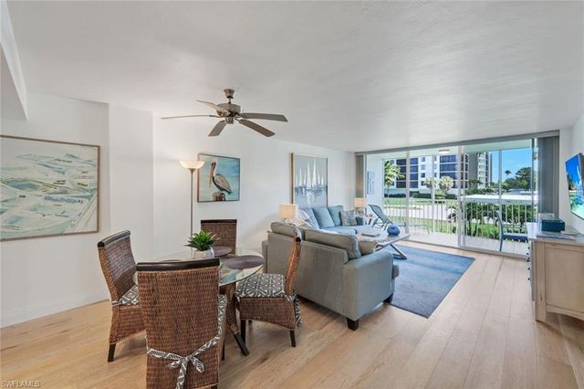 5 Bluebill AVE 208, Naples, FL 34108
