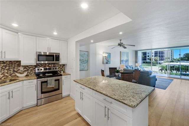 5 Bluebill AVE 208, Naples, FL 34108