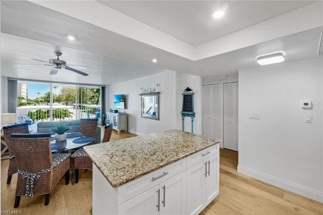 5 Bluebill AVE 208, Naples, FL 34108
