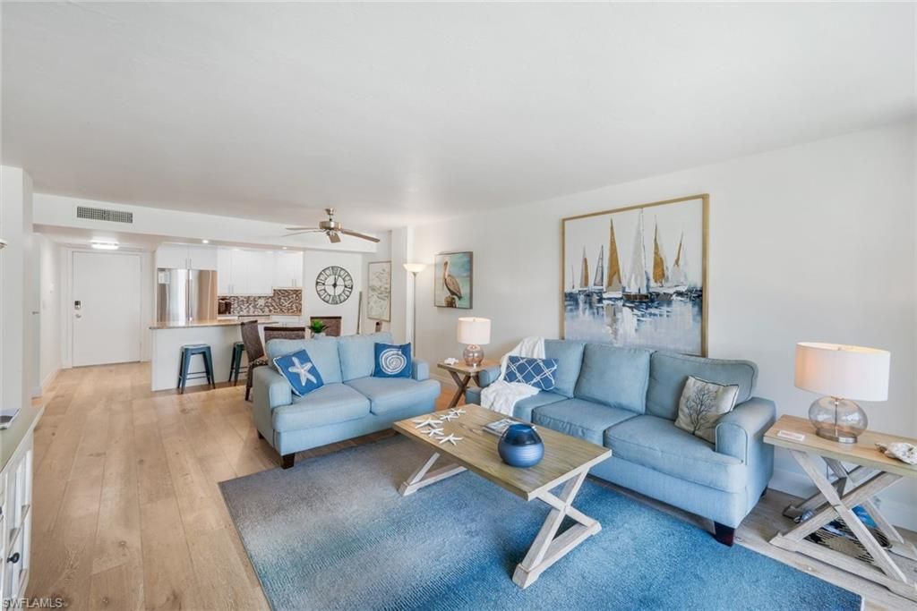 5 Bluebill AVE 208, Naples, FL 34108