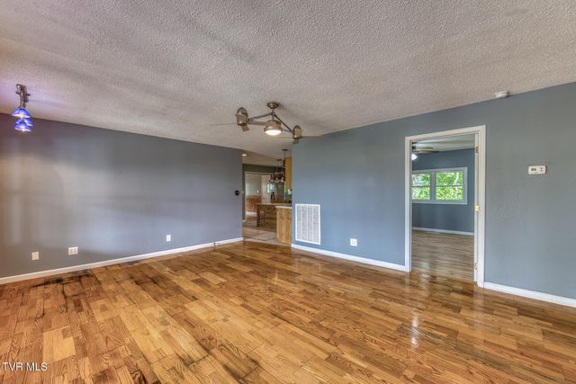 518 V I Ranch Road, Bristol, TN 37620