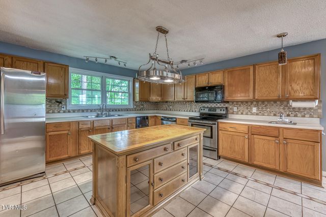 518 V I Ranch Road, Bristol, TN 37620