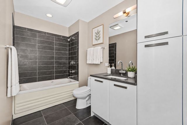 110 W Superior Street 1602, Chicago, IL 60654