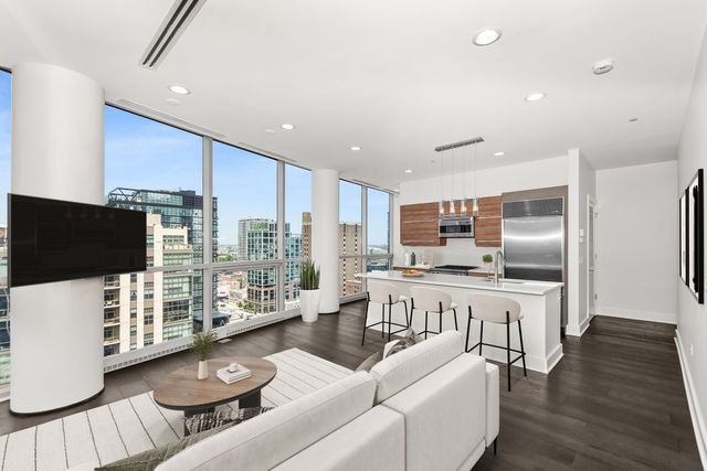 110 W Superior Street 1602, Chicago, IL 60654