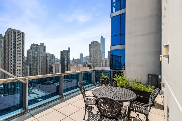 110 W Superior Street 1602, Chicago, IL 60654