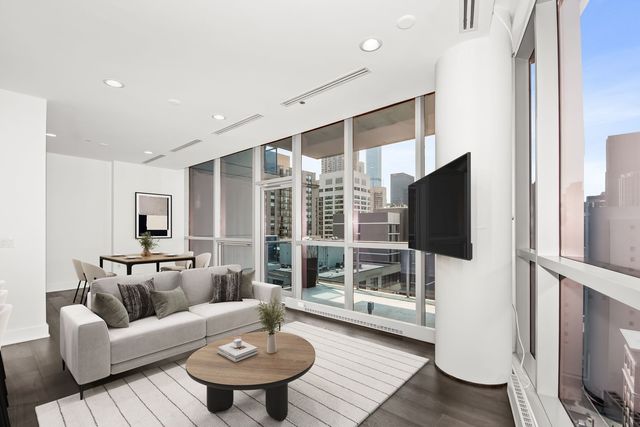 110 W Superior Street 1602, Chicago, IL 60654