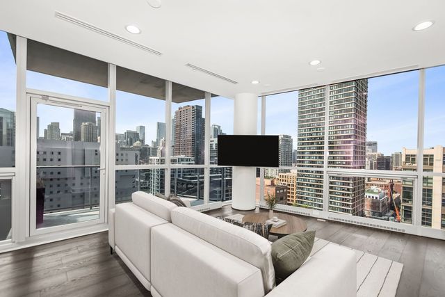 110 W Superior Street 1602, Chicago, IL 60654