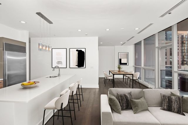 110 W Superior Street 1602, Chicago, IL 60654
