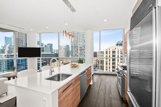 110 W Superior Street 1602, Chicago, IL 60654