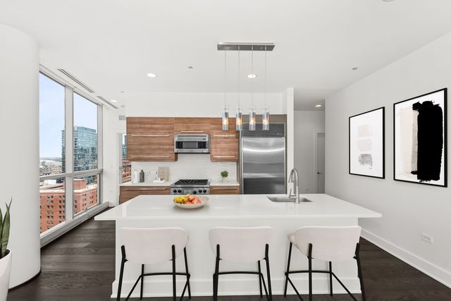110 W Superior Street 1602, Chicago, IL 60654